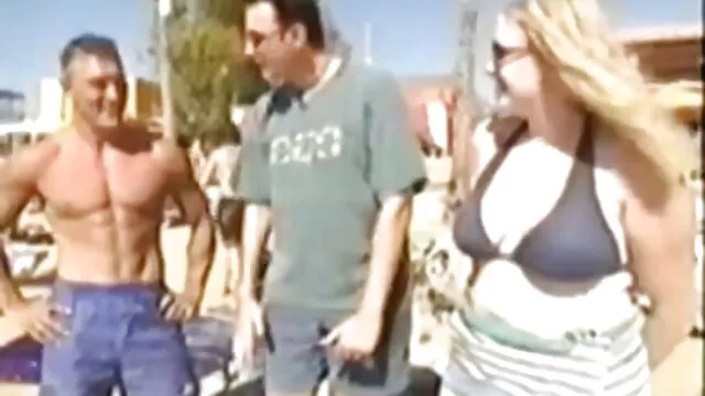 Маш сайн :  Супер тачаангуй brunette MILF ил том хөх нь ийм сэтгэл татам зураглаач Видео клип 