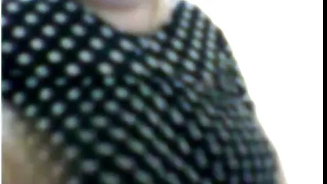 Маш сайн :  Бэх шаргал бяцхан хүүгийн авдаг гүн шулуун гэдсээр цохих дээр буйдан Видео клип 