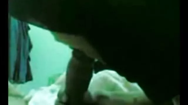 Маш сайн :  Шаргал үст эрчүүдээс унтлагын өрөөнд орж, бохир гурвалсан сексийн нэг хэсэг байхыг хүсдэг Видео клип 
