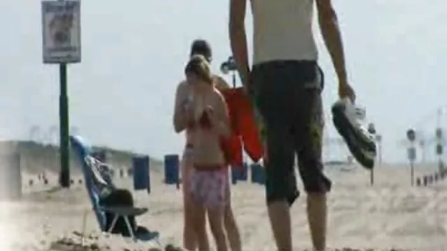 Маш сайн :  Байгалийн асар том хөхтэй сэтгэл татам Cougar нь Poolside аман Видео клип 