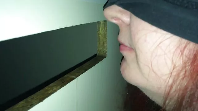 Маш сайн :  Сэтгэл нь хөдөлсөн эмэгтэйчүүд тайчигч хүүхэлдэйг ээлжлэн өнгөлж байна Видео клип 