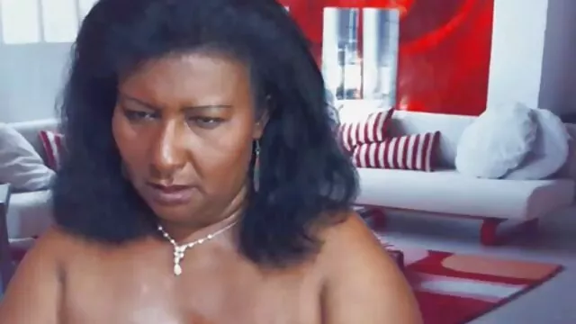 Маш сайн :  Азийн үсэрхэг пизда өдөөгдсөн нь vibrator өмнө нь даргалт Видео клип 