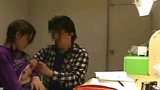 Маш сайн :  Хоёр гайхалтай brunettes байна ууртай лесбиян секс Видео клип 