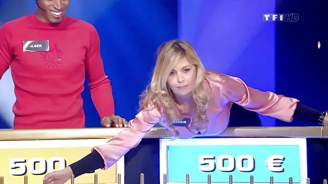 Маш сайн :  Хоёр гайхалтай brunettes өөрсдийгөө эдлэх нь халуун гурвалсан групп Видео клип 