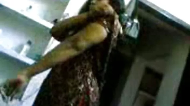 Маш сайн :  Шаргал масturbates төгс тослог илжиг дараа хөхөж залуу's cock Видео клип 