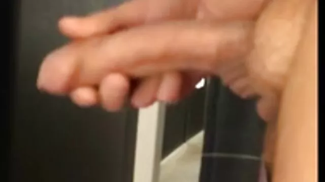 Маш сайн :  Ebony gal нь түүний зузаан хэсэг цагаан schlong хайртай Видео клип 