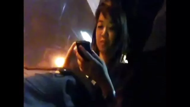 Маш сайн :  Азтай хүүгийн дикийг хөөрхөн GF болон түүний дотны хүү хуваалцдаг Видео клип 