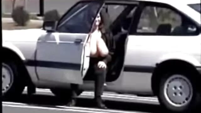 Маш сайн :  Busty brunette галзуугийн нь twat гэхэд агент нь камер дээр ширээн дээр Видео клип 