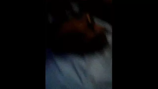 Маш сайн :  Том лонхтой халуухан олон нийтийн газар хамтрагчийнхаа эр чанарыг үлээж байна Видео клип 