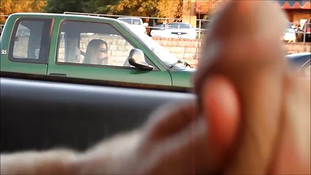 Маш сайн :  Ambrosial өсвөр насны хөл, амаараа дур булаам эрэгтэй jerks Видео клип 